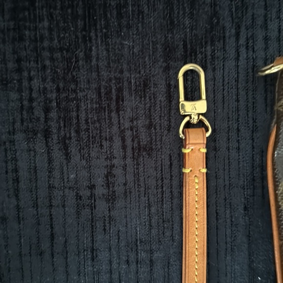 Authentic Louis Vuitton Partition Wristlet Clutch Monogram Canvas - Picture 8 of 8